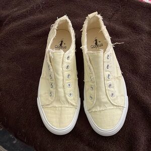 Women’s Corkys Sz9